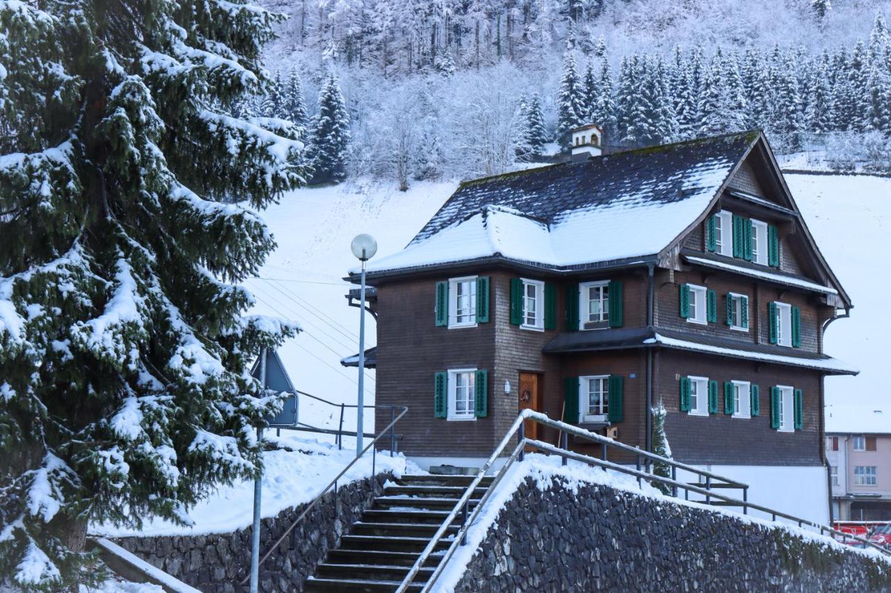 Szilvias Bergwiesenblick - Emmetten Ganze Etage - 4 Zimmer Appartement Buitenkant foto